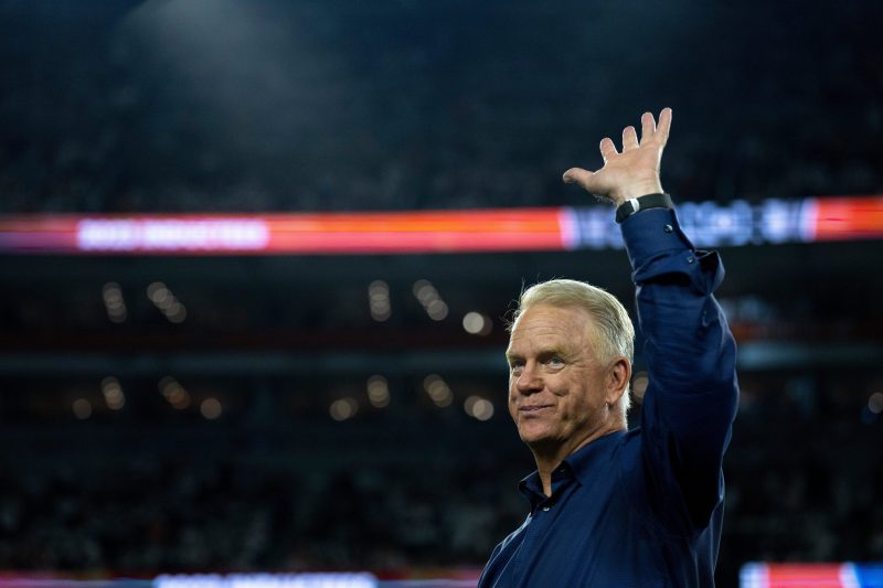 Bengals expect former franchise QB to pay for hotel for ceremony