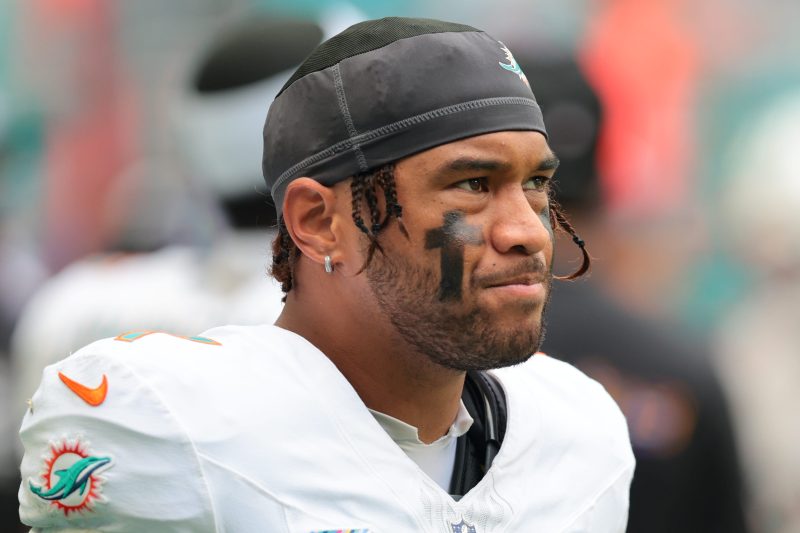 Dolphins QB Tua Tagovailoa publicly apologizes to teammates